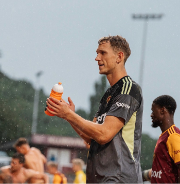 Rihards Matrevics sezonas sākumā sargājis vārtus visos trijos Prāgas "Dukla" mačos Čehijas čempionātā. Viņš tika aicināts uz komandu kā pirmais numurs.