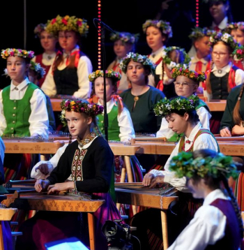 XIII Latvijas Skolu jaunatnes dziesmu un deju svētku Kokļu mūzikas koncerta ģenerālmēģinājums "Dzīslojums" ģenerālmēģinājums Dailes teātrī.