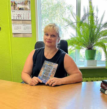Varakļānu tautas bibliotēkas vadītāja Līga Sondore.