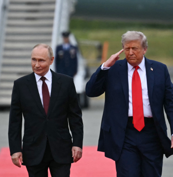 ASV Aļaskas štatā Ankoridžā Elmendorfa-Ričardsona armijas bāzē notika ASV prezidenta Donalda Trampa un Krievijas diktatora Vladimira Putina sarunas.