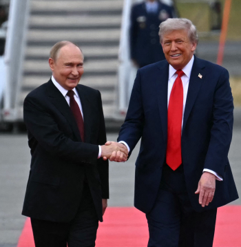 Vladimirs Putins un Donalds Tramps Aļaskā. 