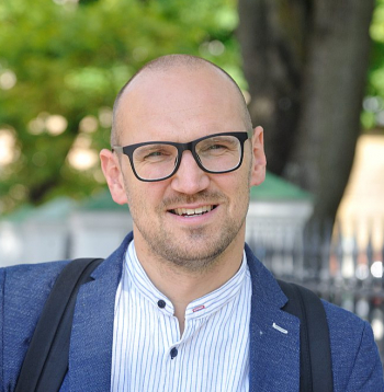 Jānis Znotiņš: "Redzēt un saprast, kāda pašlaik ir jaunā paaudze, vai tā mainās vai nemainās, ir iemesls, kāpēc arī pats joprojām piedalos dažu izrāžu spēlēšanā."