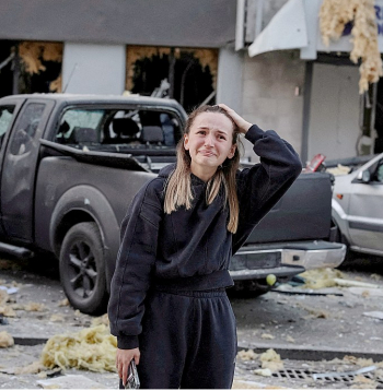 Uzbrukumā dažāda smaguma postījumi nodarīti daudzām ēkām Kijivā, tostarp Britu padomes birojam.