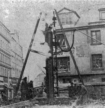 Pāļu dzīšana telefoncentrāles pamatos 1935. gada rudenī.