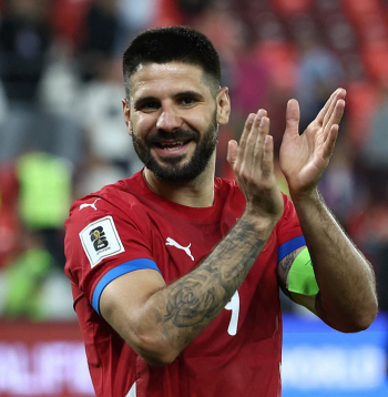 Viens no Serbijas futbola izlases vadošajiem spēlētājiem Aleksandars Mitrovičs jūnijā aizvadīja savu 100. spēli valstsvienībā, to atzīmējot ar trīs vārtu guvumiem pret Andoru.