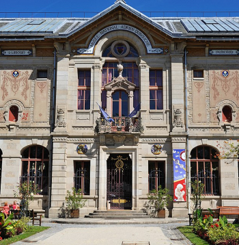 Nacionālais Adriena Dibušē porcelāna muzejs.