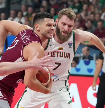 Eiropas čempionāta astotdaļfināla spēle basketbolā vīriešiem starp Latvijas un Lietuvas valstsvienībām "Xiaomi arēnā".