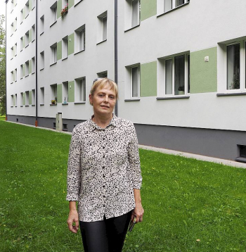 "Mājas iedzīvotāji grib just attīstību, ka dzīves apstākļi uzlabojas un turpina uzlaboties," saka Žanna Manakova, biedrības "Kristapa 18" valdes priekšsēdētāja, kuras pārziņā esošā ēka Rīgā, Kristapa ielā 18, ir viena no šī gada pretendentēm uz energoefektīvākās ēkas titulu.