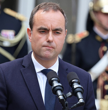 Francijas jaunieceltais premjerministrs Sebastjēns Lekornī.