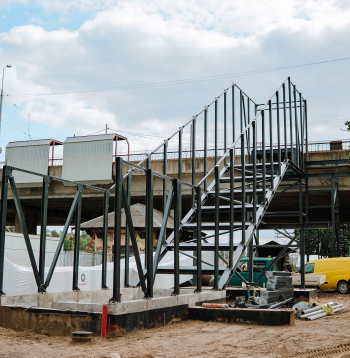 Pie stacijas "Zemitāni" sākta eskalatoru būvniecība.