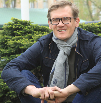 "Ja ir vēlēšanās, var tikt pie augļiem arī tad, ja ābelei nav pilnražas gads, bet tad nepieciešams veikt augļu aizmetņu retināšanu. Ja to izdara ziedēšanas laikā vai tūlīt pēc ziedēšanas, tad var būt āboli," padomu dod ābeļdārza saimnieks Gatis Gāga.