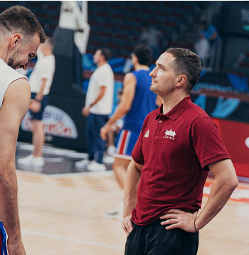 Apliecinājis sevi darbā ar "VEF Rīgu" un Latvijas izlases basketbolistiem, Harijs Hanzens ieguvis iespēju strādāt Eirolīgas klubā "Dubai".