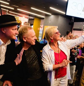 "Zelta mikrofona" laureāti pulcējas salidojumā. "Zelta mikrofona" laureāti pulcējas salidojumā.