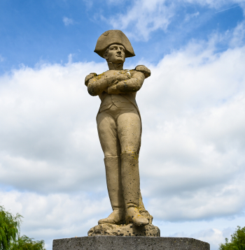Napoleona Bonaparta statuja Vaterlo kaujas lauka vietā Beļģijā.
