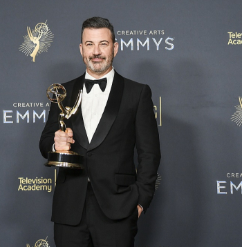 Džimijs Kimels pēc "Emmy" balvas saņemšanas šā gada 7. septembrī.