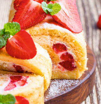 Burkāu biskvīta rulete ar muskatriekstu un kanēli.