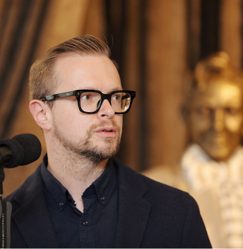 Dmitrijs Petrenko: "Kad 2023. gada septembrī atbraucu uz Tallinu strādāt, pirmais, ko pateicu – mūsu teātrim jākļūst par integrācijas platformu, nevis jākalpo par separācijas rīku kā līdz šim."