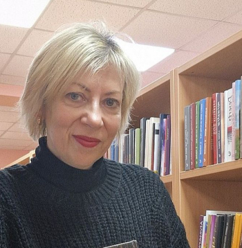 Auces pilsētas bibliotēkas vadītāja Kristiāna Eņģele.