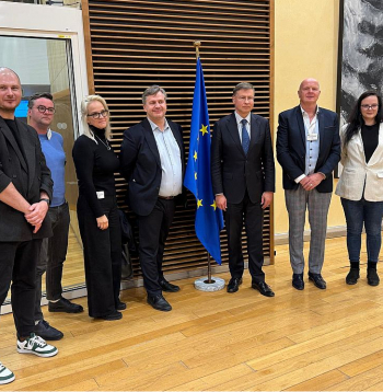 Pagājušajā nedēļā eirokomisārs no Latvijas Valdis Dombrovskis Briselē tikās ar mediju pārstāvjiem no Baltijas valstīm. Pēc kopīgās diskusijas viņš atrada laiku arī atsevišķai sarunai ar žurnālistiem no Latvijas.