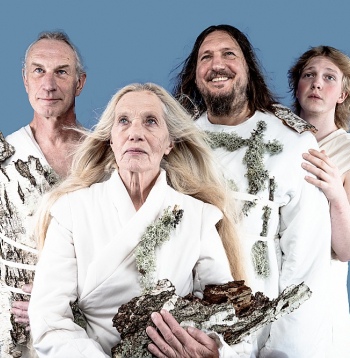 Piektdien, 10. oktobrī, "Dirty Deal Teatro" uzņems skatītājus pirmajā "Vecajo kulta" ceremonijā, kuras autores ir mākslinieces Iveta Pole un Katrīna Neiburga.