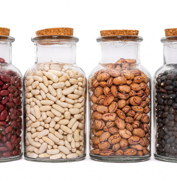 Burciņās ērti uzglabāt pupiņu sēklas. Burciņās ērti uzglabāt pupiņu sēklas.