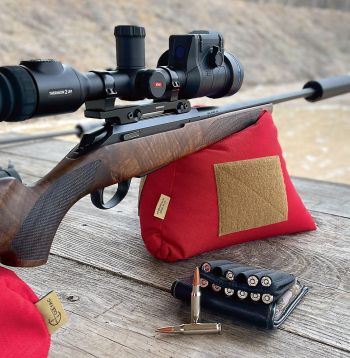 Lai cik precīzs un kvalitatīvs būtu ierocis, tēmēklis vai patronas, par iespēju šaut trāpīgi lielā mērā atbild arī pareizi izvēlēti kronšteini.