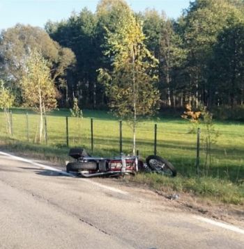 Aizkraukles novada Seces pagastā avarējušais motocikls, kura vadītājs gājis bojā.

