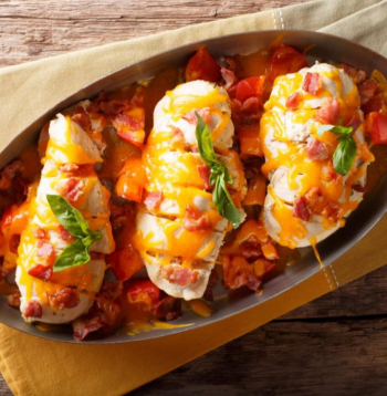 Vistas fileja ar sieru un tomātiem. Vistas fileja ar sieru un tomātiem.