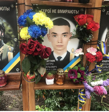 Kritušo karavīru portreti – visā Ukrainā tādu ir ļoti daudz…