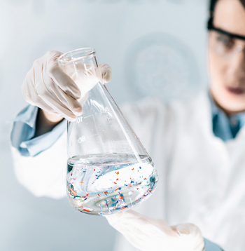 No izlietotajām riepām un atkritumu sadalīšanās radusies mikroplastika nopietni piesārņo gaisu un var izraisīt dažādas slimības.  No izlietotajām riepām un atkritumu sadalīšanās radusies mikroplastika nopietni piesārņo gaisu un var izraisīt dažādas slimības.