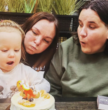 Janas un Lilitas ģimenē aug meitiņa Amēlija, un abas ir mīlošas mammas.