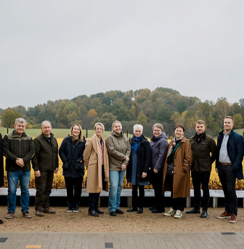 Foruma dalībnieki apmeklē "Latvijas Finiera" kokaudzētavu "Zābaki" Krimuldas pagastā.