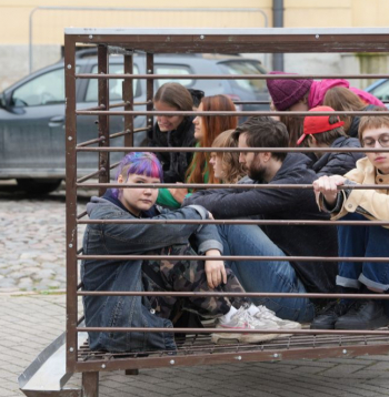 Dzīvnieku aizsardzības akcija "Nedēļa sprostā", kuras mērķis irbija mudināt Saeimu aizliegt dējējvistu turēšanu sprostos Latvijā. Akcija notika no 18. līdz 25. septembrim.