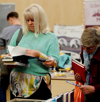 Latvijas Grāmatizdevēju asociācijas rīkotie svētki kā aizvien gan lielajiem, gan mazajiem lasītājiem sola interesantas satikšanās ar autoriem un jaunām grāmatām, diskusijas.