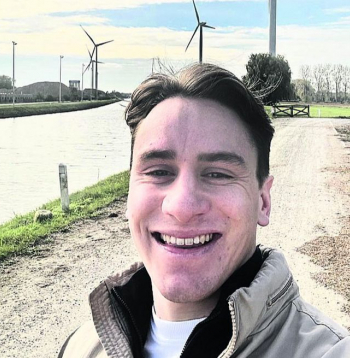 ""Eurostat" aptaujas rāda, ka atbalsts vēja enerģijai augsts ir tieši tajos reģionos, kur turbīnas jau darbojas. Eiropā visvairāk vēja enerģijas parku ir Vācijā. Tur jau ir uzstādīts vairāk nekā 30 000 turbīnu, kas piegādā 25% no valsts elektroenerģijas. Jaunākās aptaujas liecina – 80% vāciešu uzskata, ka vēja enerģijas paplašināšana ir svarīga vai pat ļoti svarīga," ar faktiem un citu valstu pieredzi dalās asociācijas "Wind Europe" pārstāvis Aramiss Zinke.