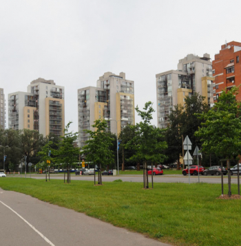 Dzīvojamo ēku komplekss Anniņmuižas bulvārī 28, 30, 32 un Kleistu ielā 2. Arhitekti: Zane Kalinka, Vita Rauhvargere, 1987–1988.