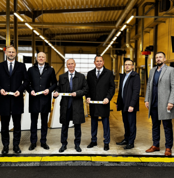 Atklāšanas pasākumā piedalījās satiksmes ministrs Atis Švinka, VAS “Ceļu satiksmes drošības direkcija” (CSDD) valdes priekšsēdētājs Aivars Aksenoks, kā arī sadarbības partneri no Vācijas uzņēmuma “TÜV Rheinland grupa”.