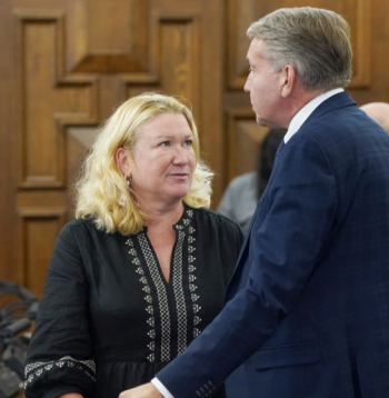 Saeimas deputāti Uldis Augulis un Linda Liepiņa piedalās Saeimas ārkārtas sēdē.