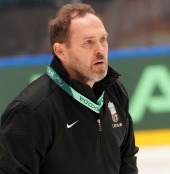 Latvijas hokeja izlases galvenā trenera asistents Artūrs Irbe.