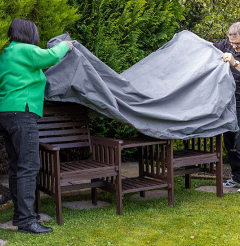 Pareizi sagatavot ziemai āra mēbeles ir ne mazāk svarīgi kā parūpēties par košumaugu ieziemošanu.