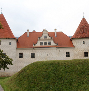 No Bauskas pils torņa var virtuāli izsekot pils celtniecībai vairāku gadsimtu garumā.