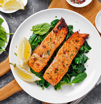 Laša fileja ar spinātiem.