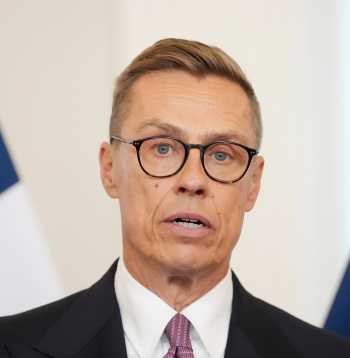 Somijas prezidents Aleksandrs Stubs piedalās preses konferencē pēc tikšanās ar Latvijas prezidentu Rīgas pilī.