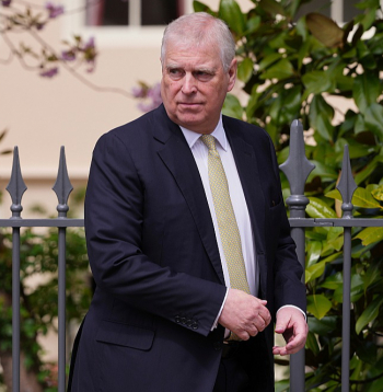 Endrū Mauntbatens Vindzors zaudējis visus titulus, tomēr joprojām ir astotais rindā uz troņa mantošanu.