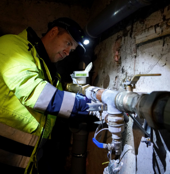 Ar rādījumu attālinātās nolasīšanas iekārtām aprīkoti pirmie 500 dzīvojamo māju "Rīgas ūdens"  ievadskaitītāji.