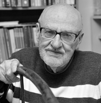 Gunārs Krollis, 23.06.1932. – 31.10.2025. Attēlā: saņemot "Mākslas akadēmijas balvu 2014". Gunārs Krollis, 23.06.1932. – 31.10.2025. Attēlā: saņemot "Mākslas akadēmijas balvu 2014".