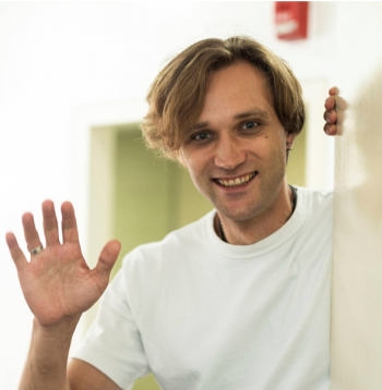 Jaunais talantīgais latviešu tenors Mārtiņš Šmaukstelis: “Man ir ļoti liels respekts pret operdziedātāja profesiju un cilvēkiem, kas
tajā darbojas.