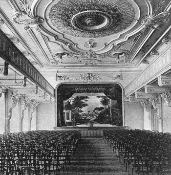 Rīgas Latviešu amatnieku palīdzības biedrības zāle 20. gs. sākumā.