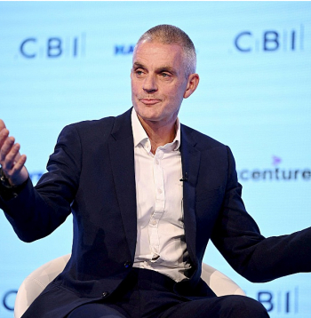 Tims Deivijs britu sabiedrisko raidorganizāciju BBC vada kopš 2020. gada. Deivijs svētdien paziņoja, ka "pašreizējās diskusijas" par BBC ir veicinājušas viņa lēmumu atkāpties, tomēr šādam solim ir arī citi iemesli.