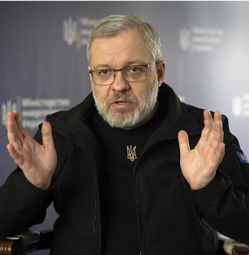 No amata trešdien tika atstādināts Ukrainas tieslietu ministrs Hermans Haluščenko, kurš no 2021. gada aprīļa līdz šā gada jūlijam ieņēma enerģētikas ministra amatu, bet pašlaik ierauts korupcijas skandālā.